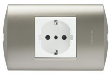 Enchufe Bticino Schuko Blanco/perla