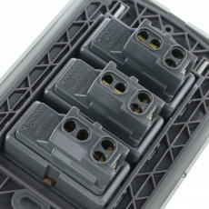 Interruptor Genesis Triple 9/32 16a Dor.