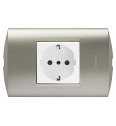 Enchufe Bticino Schuko Blanco/perla