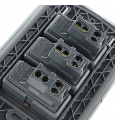 Interruptor Genesis Triple 9/32 16a Dor.