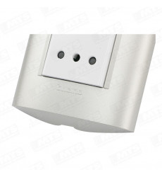 Enchufe Bticino Triple 10a Blanco/perla